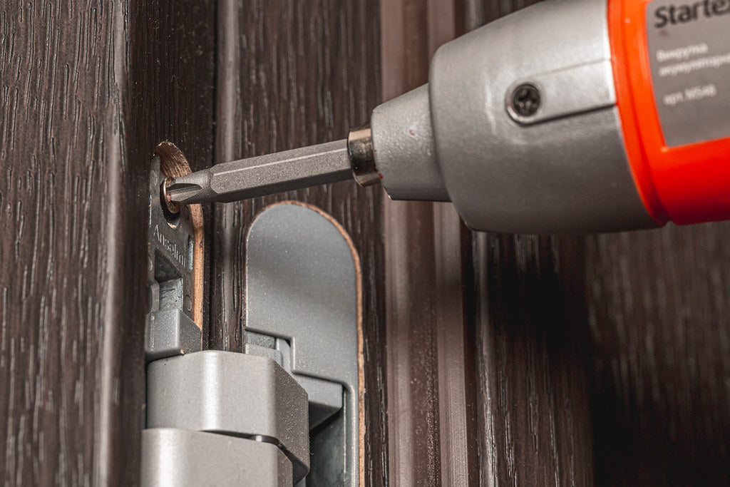 How to install or replace door hinges